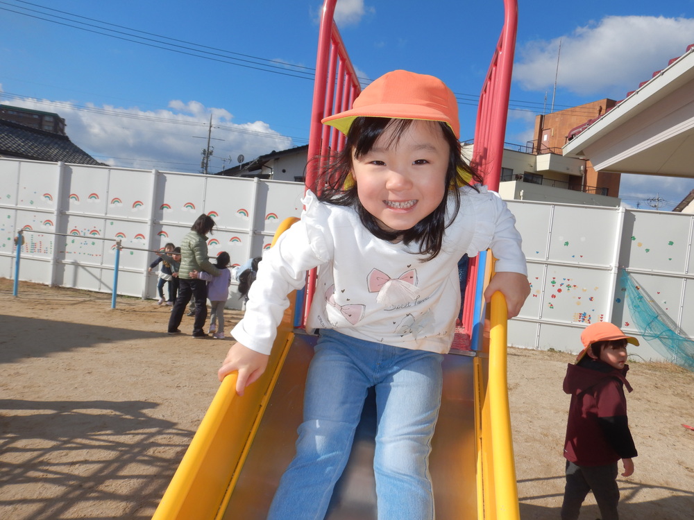 園庭遊びの様子 (1)