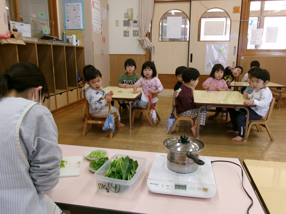 お弁当ごっこの様子