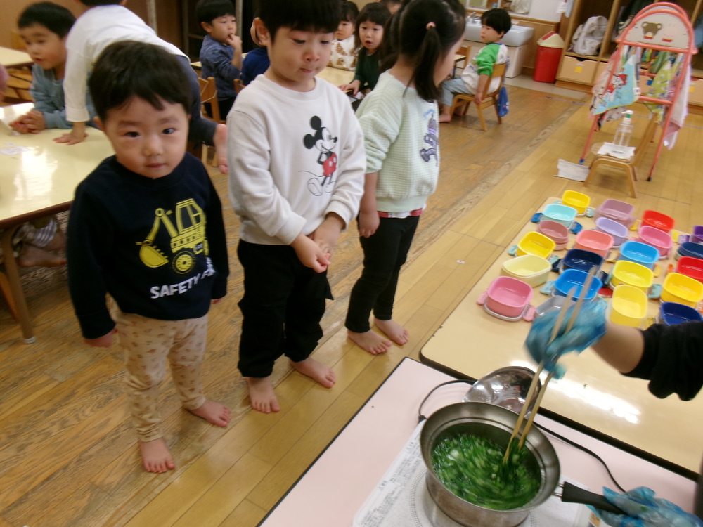 お弁当ごっこの様子