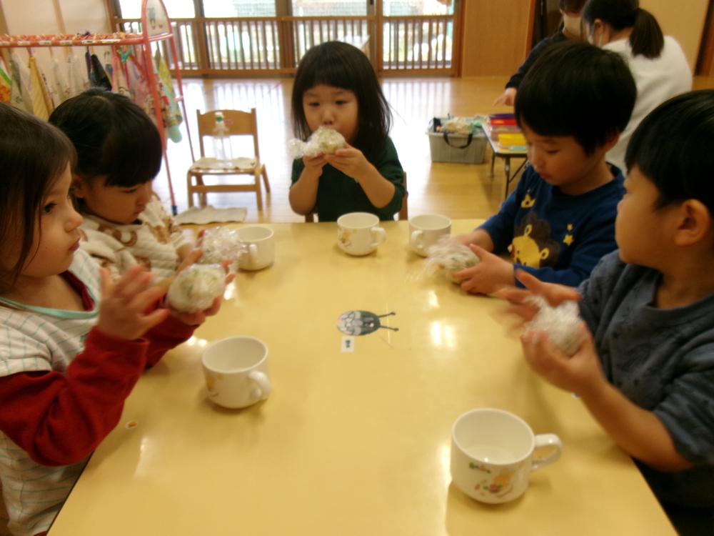 お弁当ごっこの様子