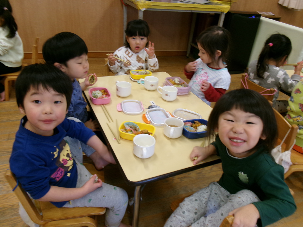 お弁当ごっこの様子