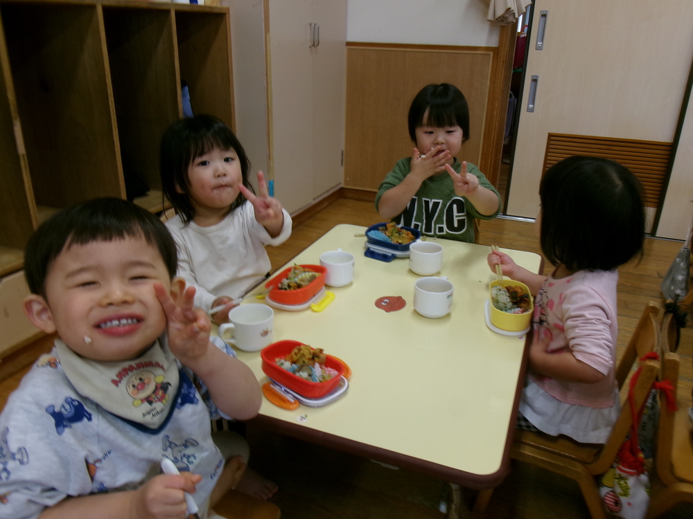 お弁当ごっこの様子