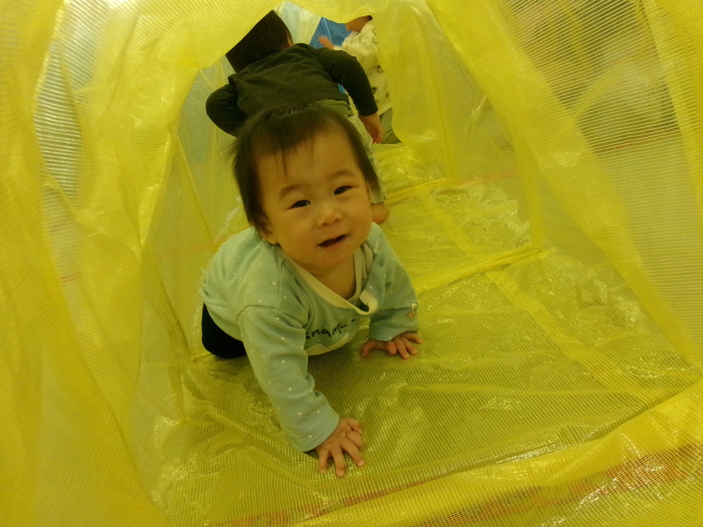 トンネルあそびの様子(1)