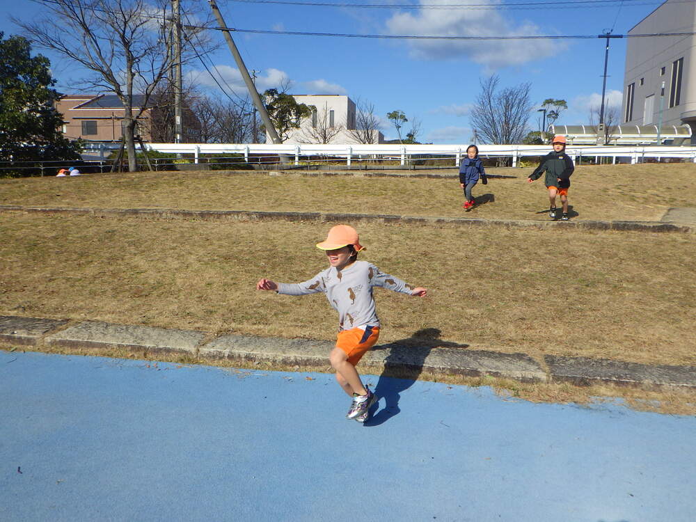 公園で遊ぶ様子３