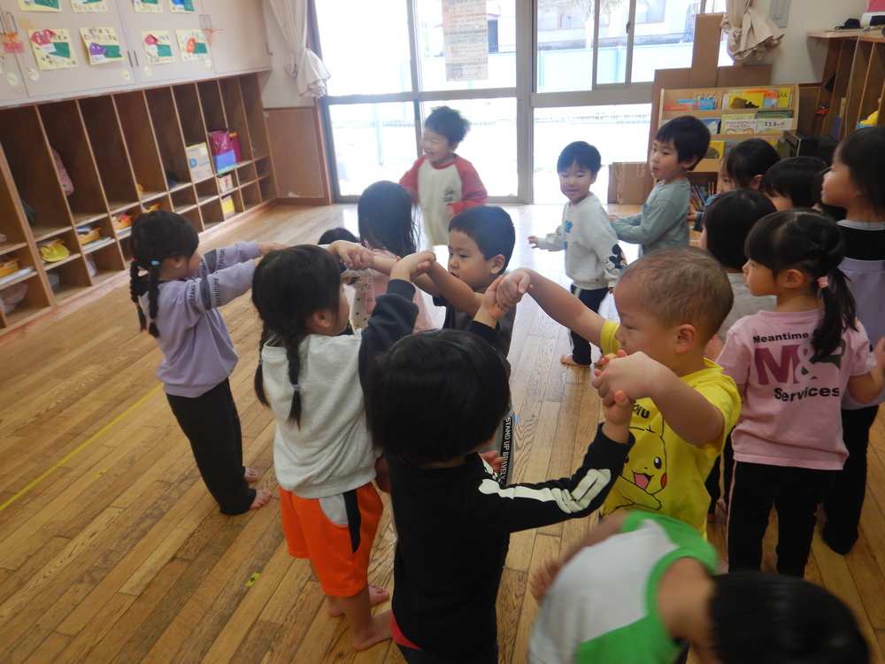 ロンドン橋をする子ども (3)