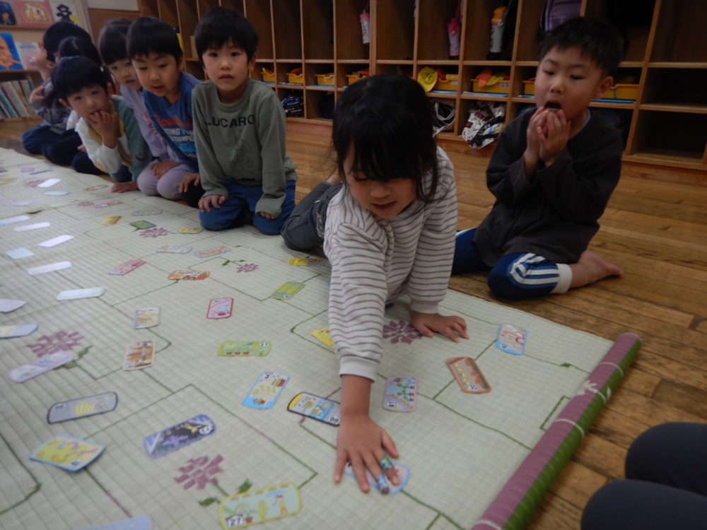 カルタの様子２