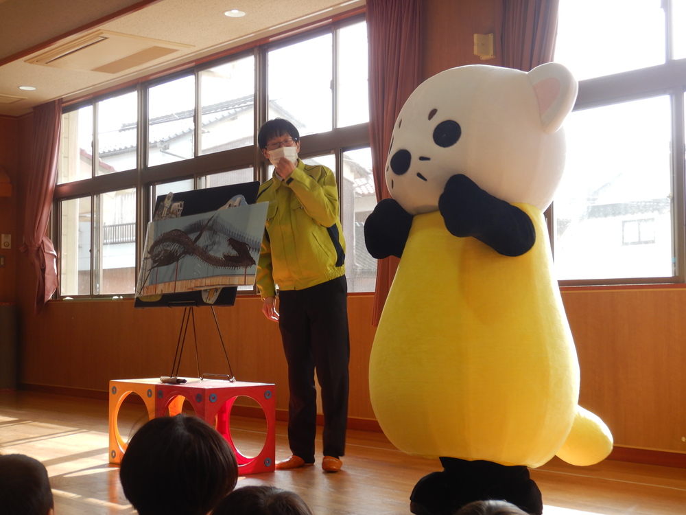 誕生会に参加する子ども (7)