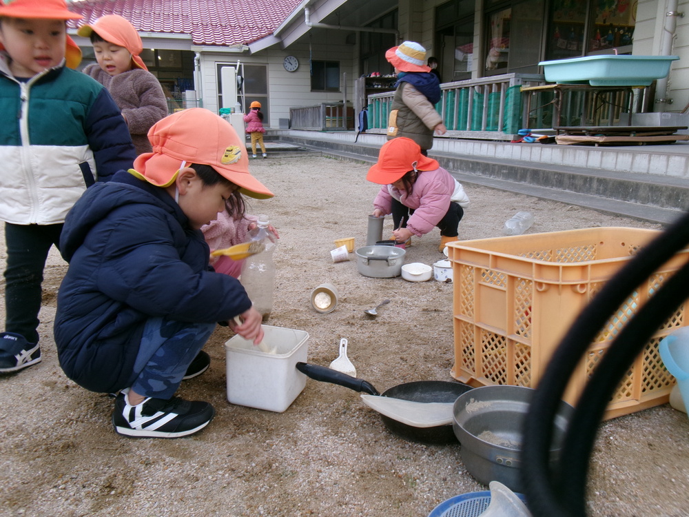 園庭遊びの様子