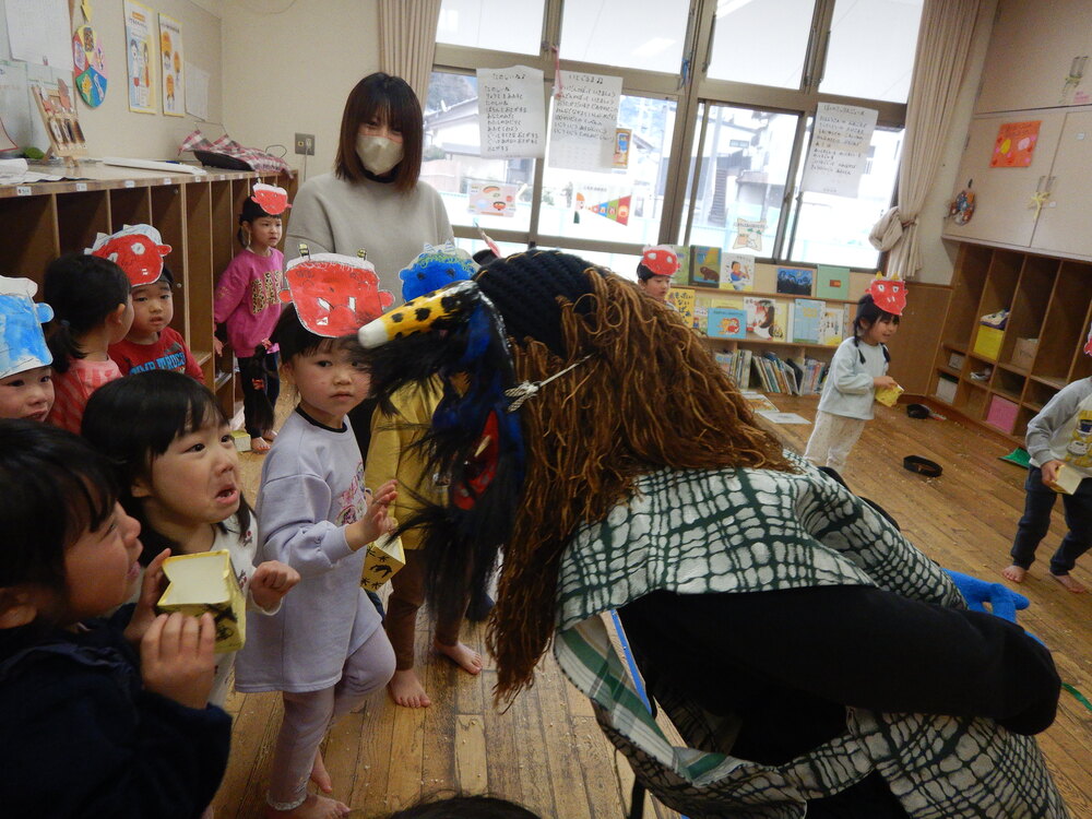 鬼とお話をしている様子