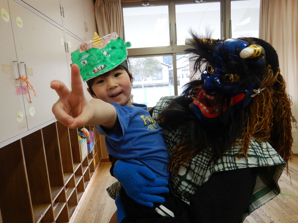 鬼退治をする子ども (1)