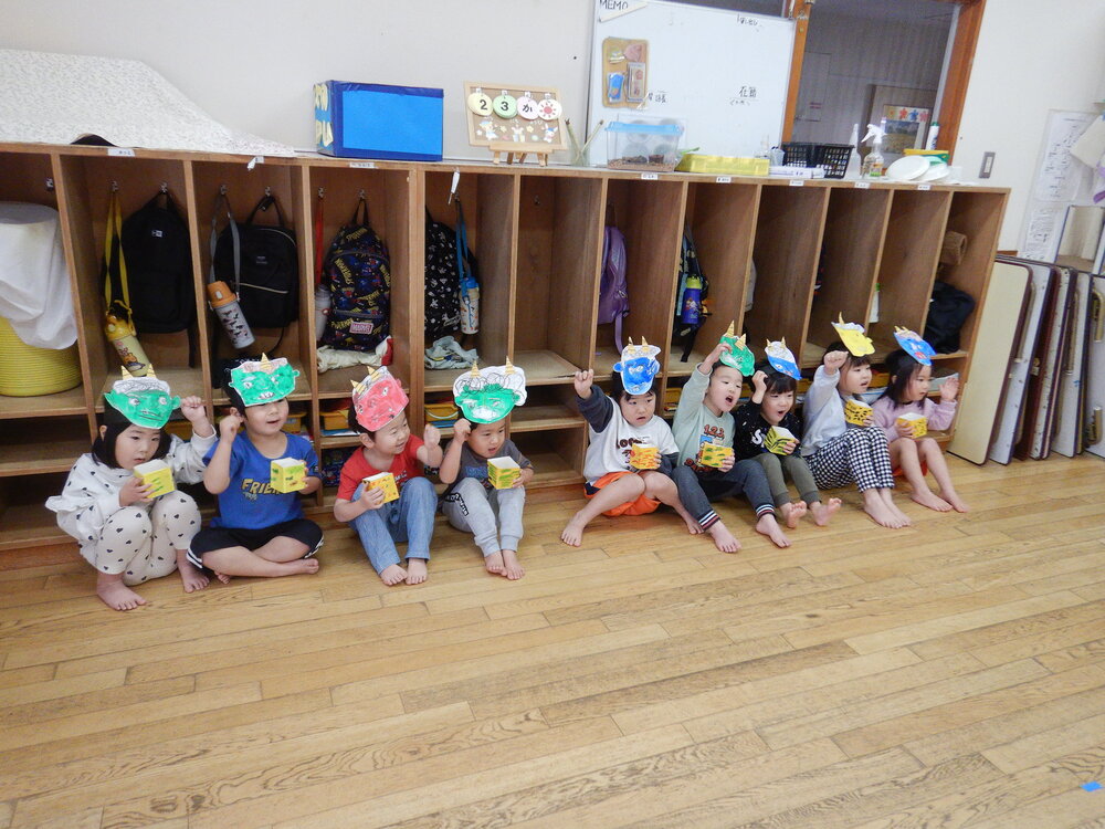 鬼退治をする子ども (3)