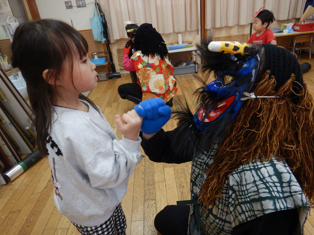 鬼退治をする子ども (5)