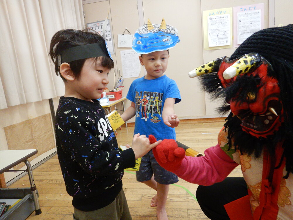 鬼退治をする子ども (6)