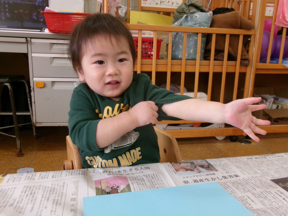 絵の具遊びの様子 (1)