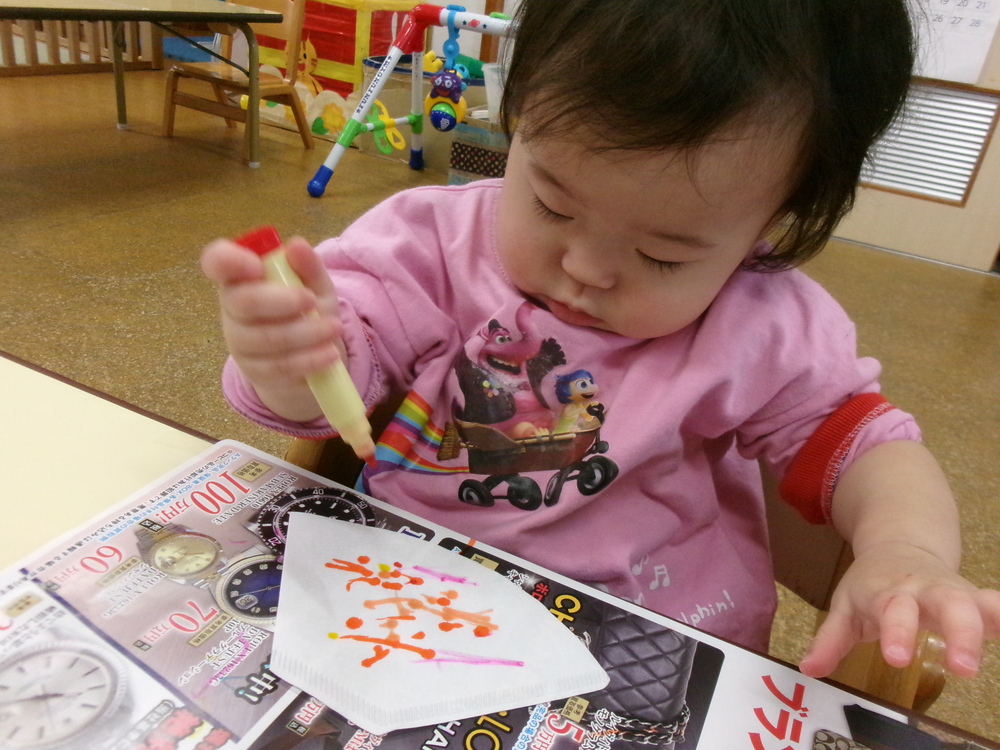 コーヒーフィルターへ色をつける様子3