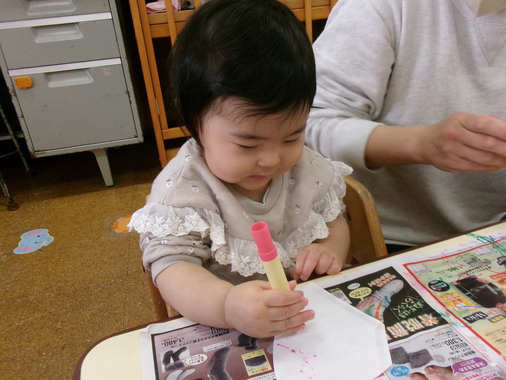 コーヒーフィルターへ色をつける様子4