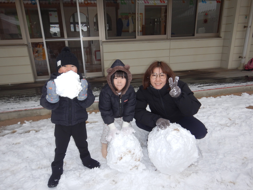 雪遊びをする子ども (5)