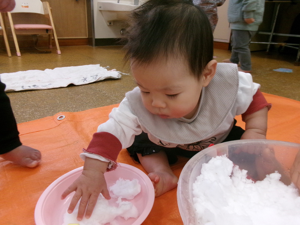雪遊びの様子 (3)