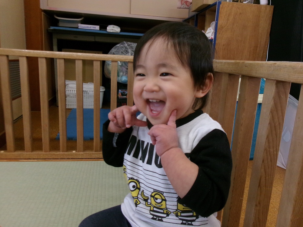 ブロック遊びをする様子 (3)