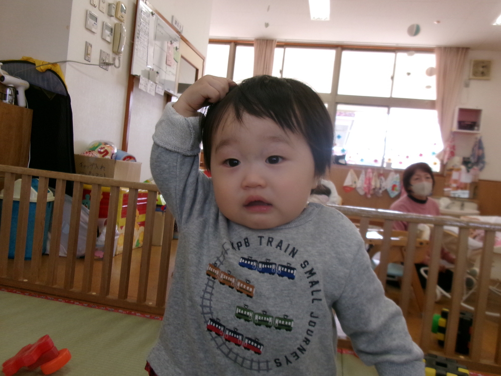 ブロック遊びをする様子 (4)