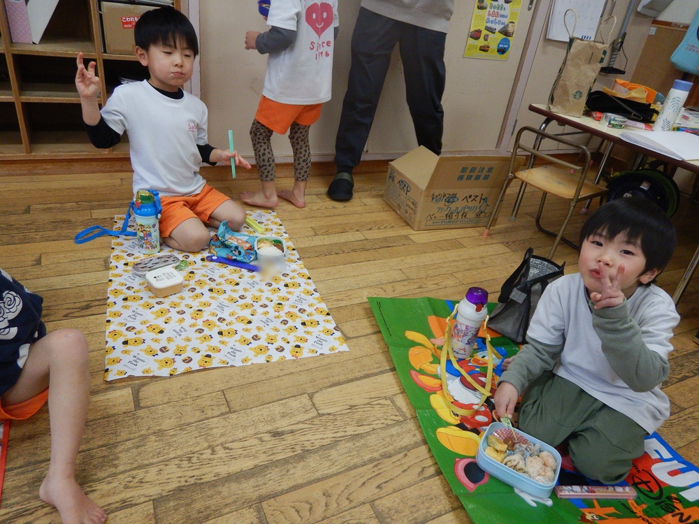 お弁当を食べている様子３