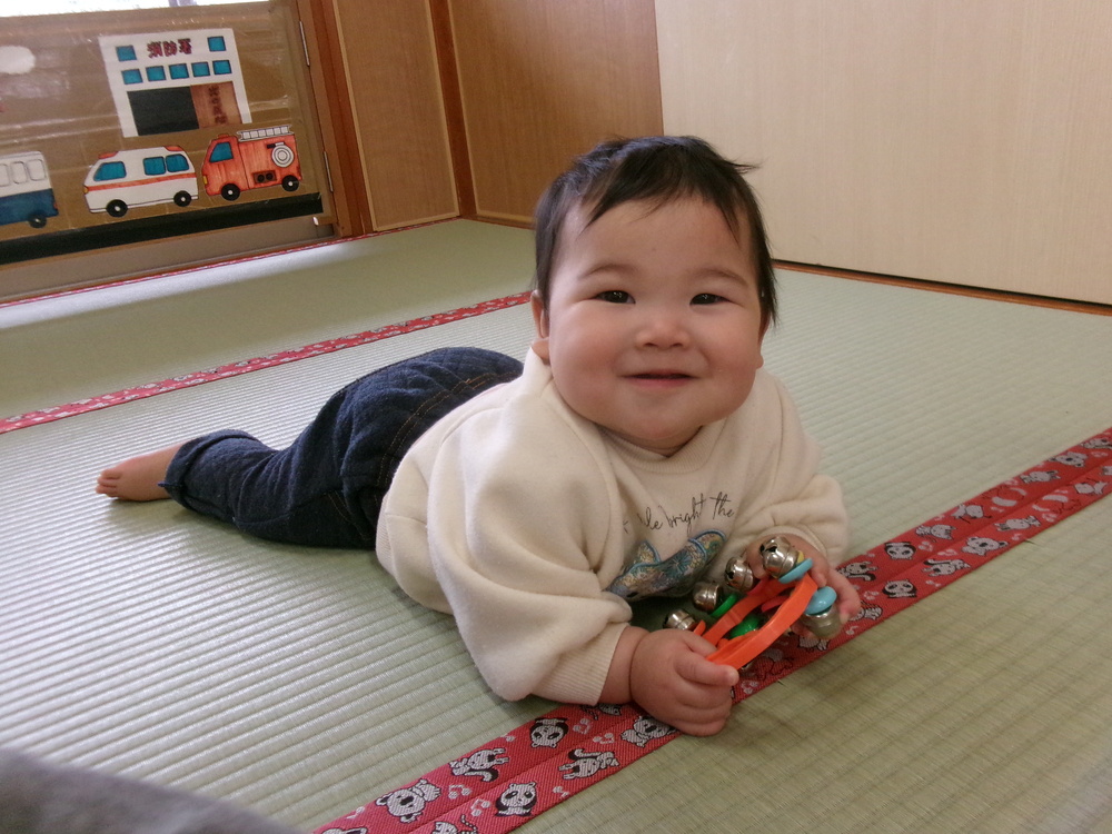 鈴を鳴らしている