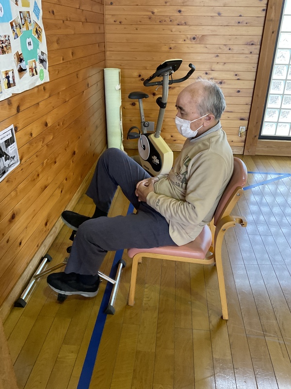 足こぎしています