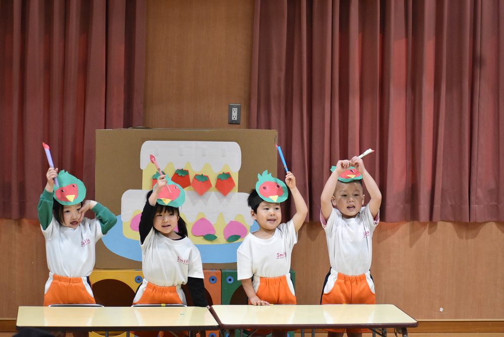 ろうそくを作る子ども (1)