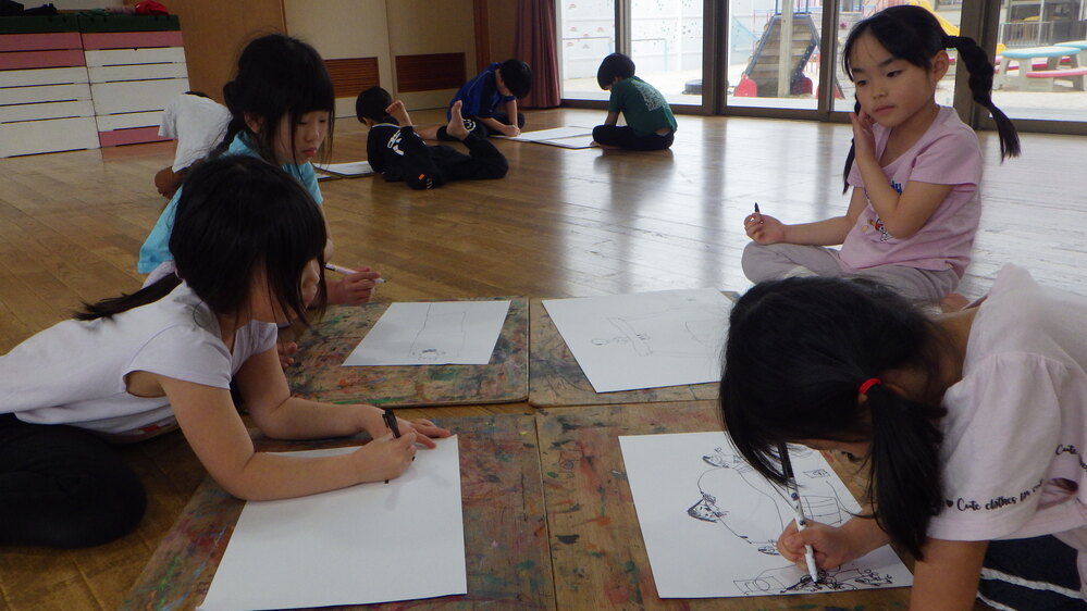 絵を描く子ども3