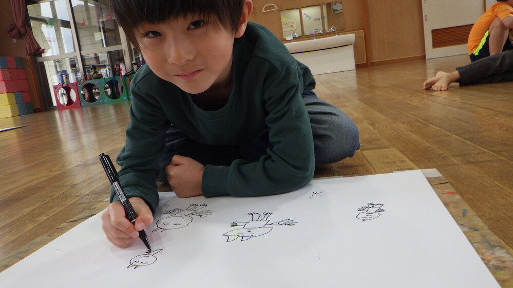 絵を描く子ども4