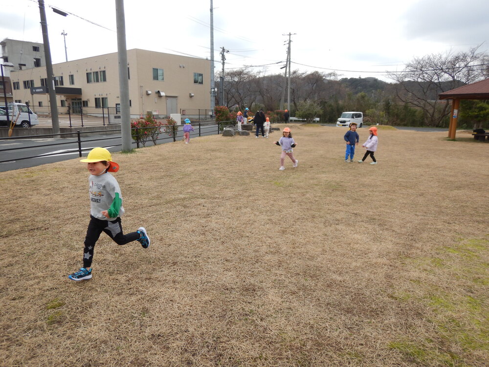 鬼ごっこをしている様子２