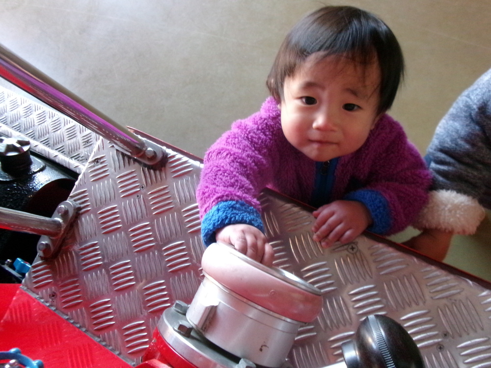 消防車を見学している