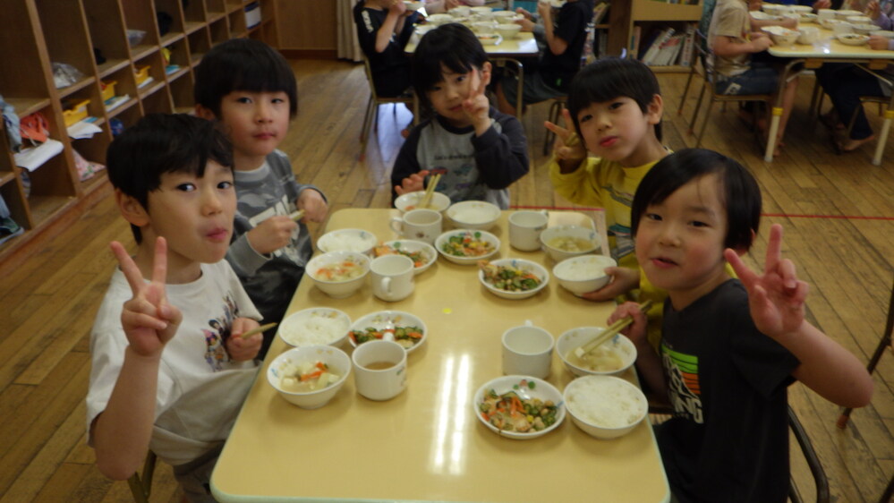 クジ引き給食の様子 (2)