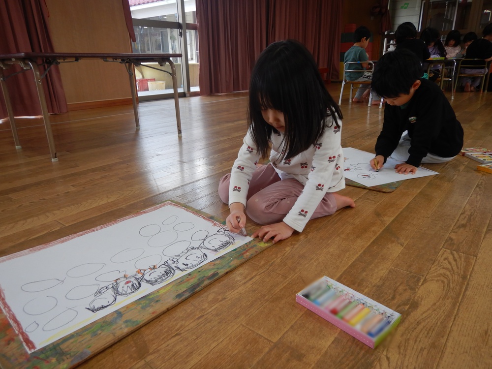 絵を描いている様子４