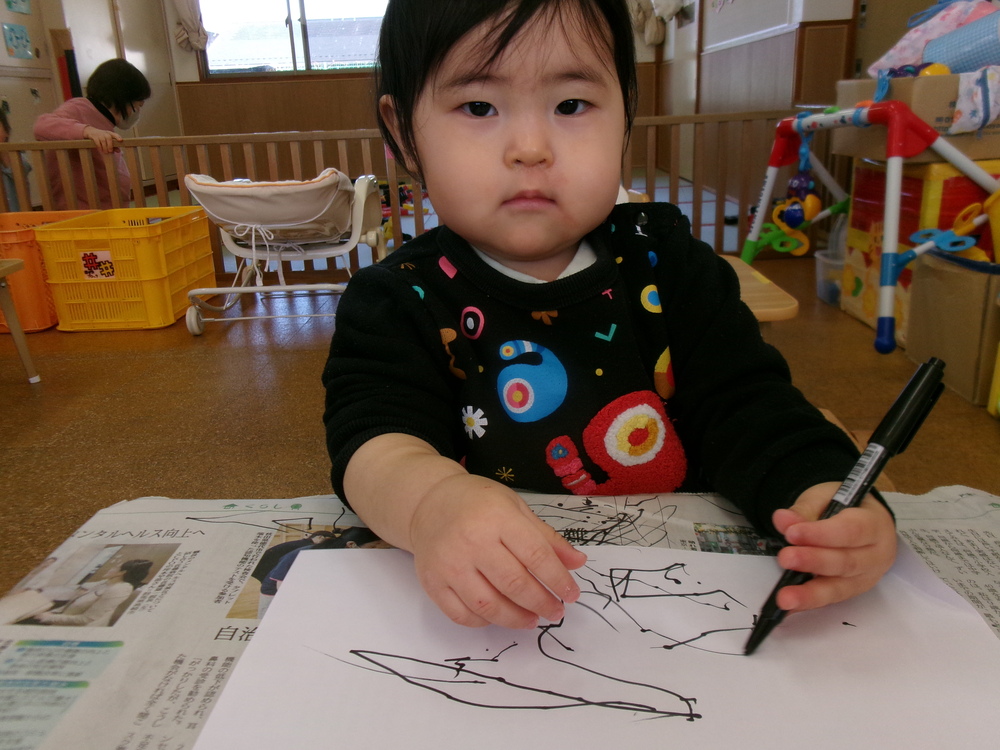 お絵描きの様子 (2)