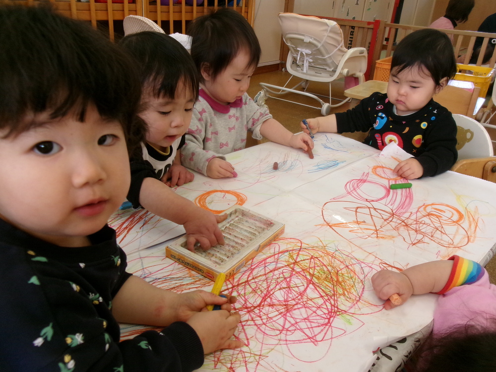 お絵描きの様子 (4)