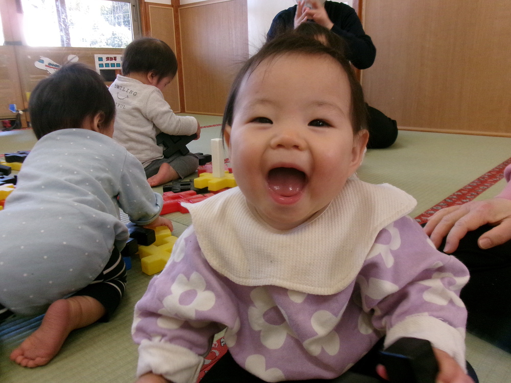 井形ブロックで遊んでいる様子