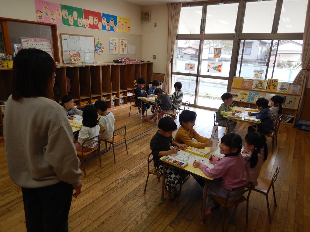 似顔絵を描く様子