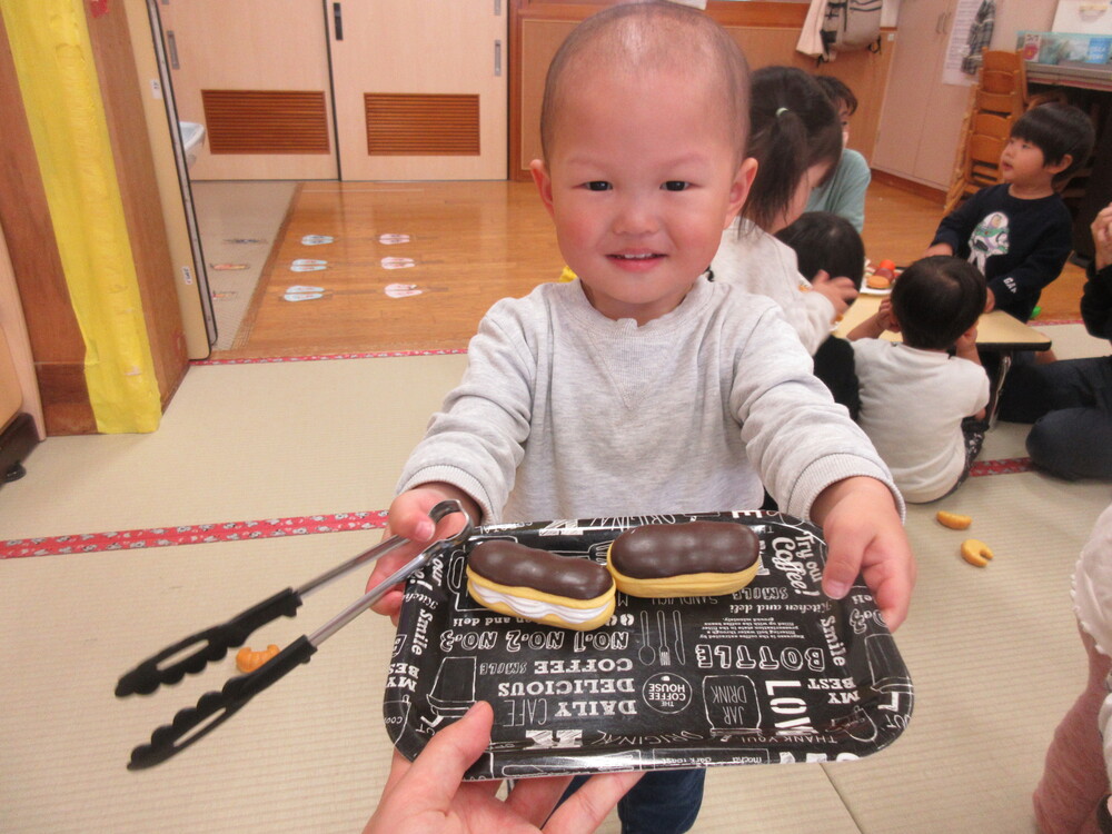 おままごとであそんでいる