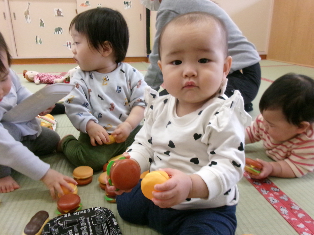 パン屋さんごっこをしている