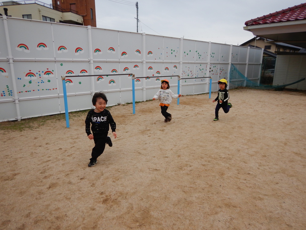 鬼ごっこの様子
