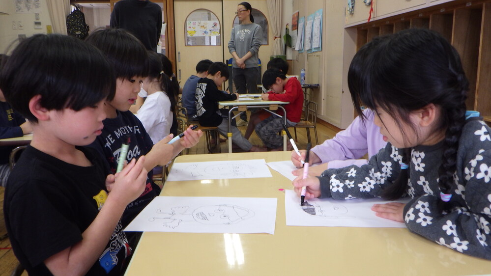 絵を描く子ども