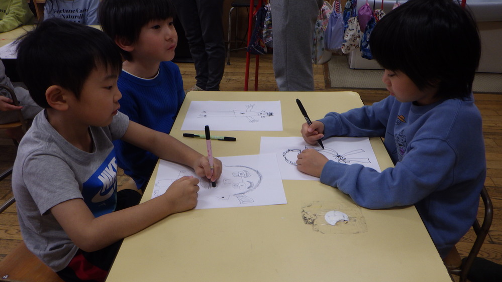 絵を描く子ども５