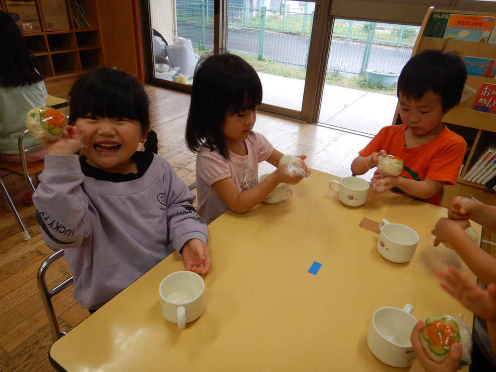 てまり寿司とお弁当ごっこの様子 (3)