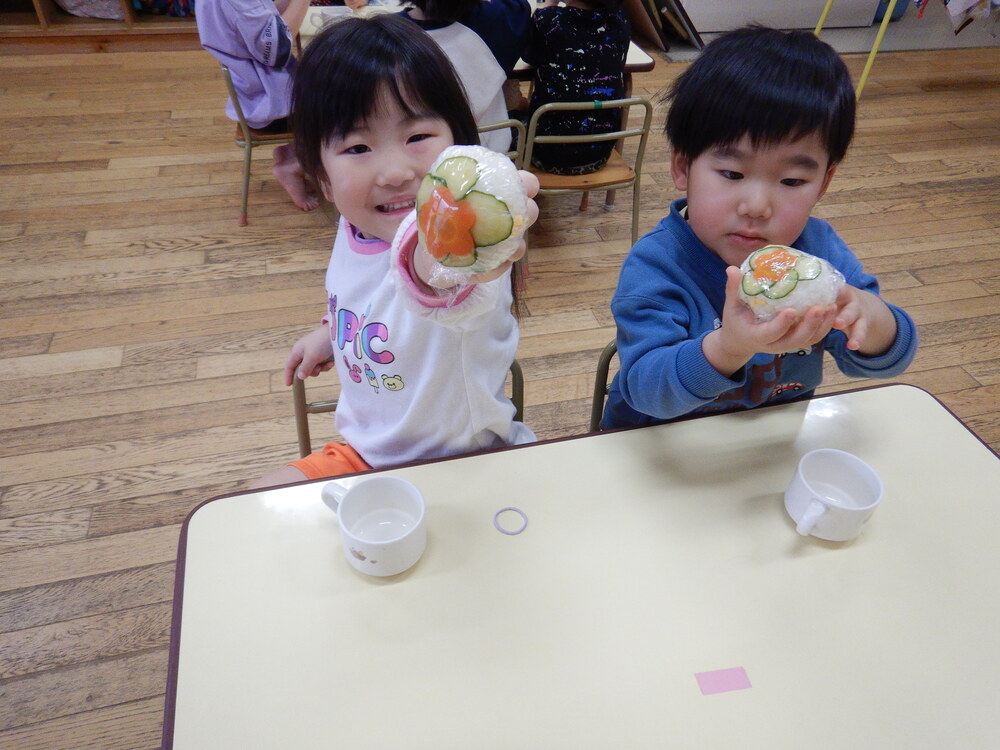 てまり寿司とお弁当ごっこの様子 (5)