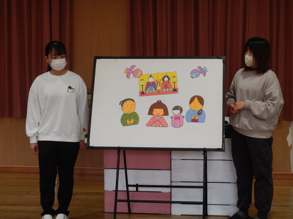 ひな祭り会に参加する子ども (3)