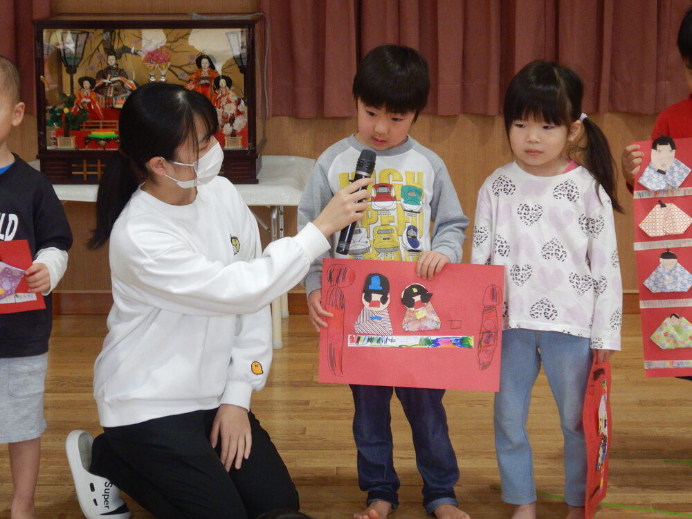 制作を発表してくれている様子