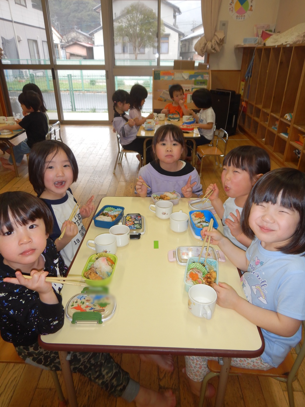 てまり寿司とお弁当ごっこの様子 (1)