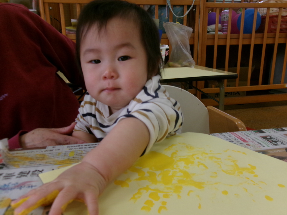 春の製作をしている