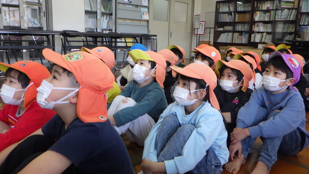 小学校見学の様子 (1)